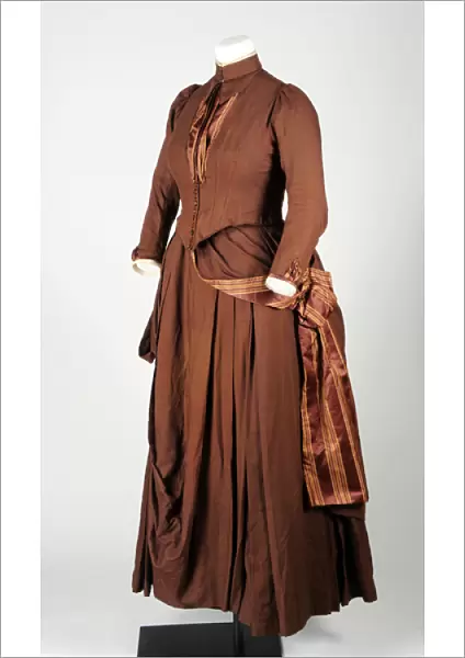 Walking or day dress, 1880-85 (textile) (see also 3700633 and 3700628)