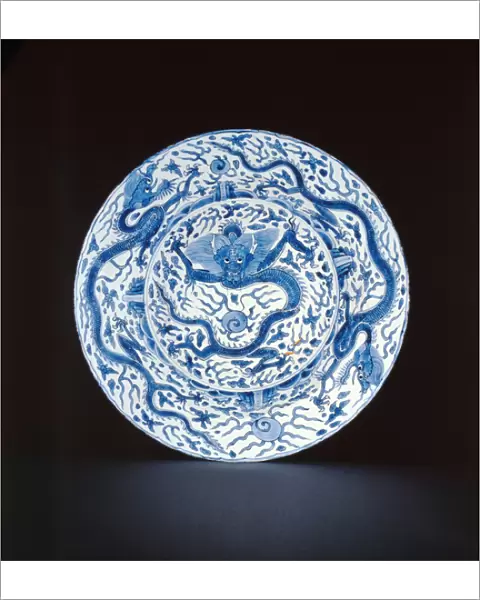Blue and white dish painted with dragons, Wanli or Chongzheng, 1600-35 (porcelain)