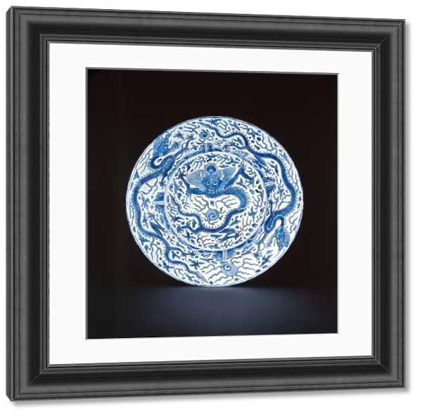 Blue and white dish painted with dragons, Wanli or Chongzheng, 1600-35 (porcelain)