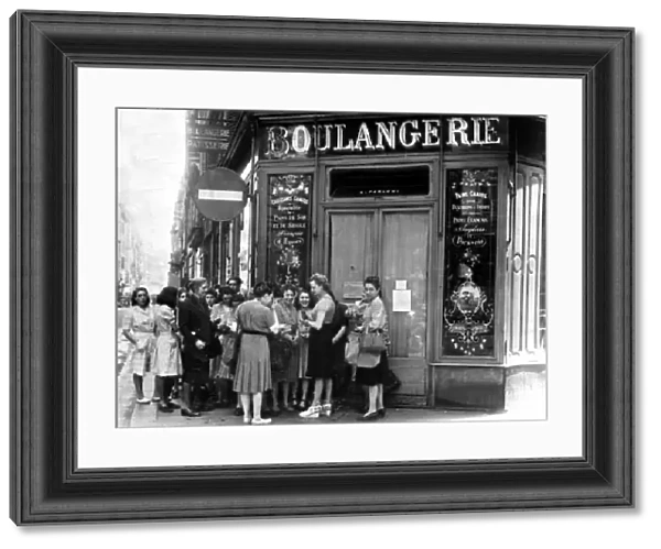 Women standing in a queue for a bakery, Toulouse, c. 1940 (b  /  w photo)
