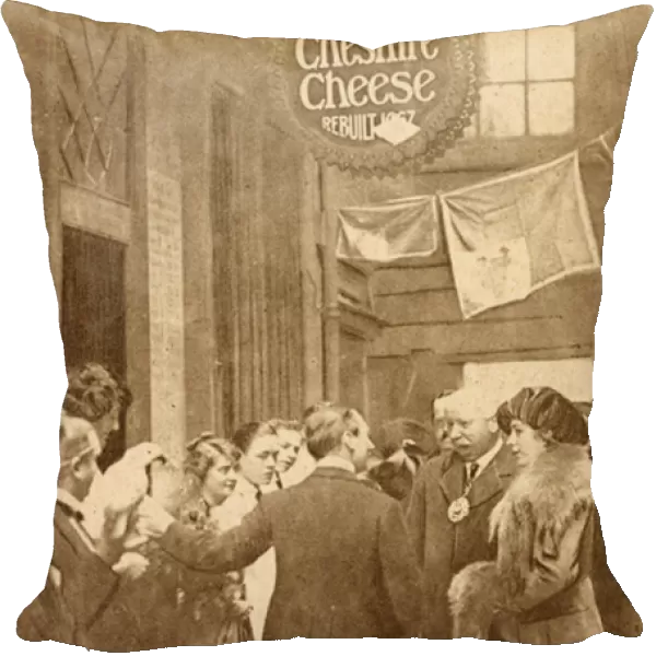 Princess Mary with the Lord Mayor, at Ye Old Cheshire Cheese, London, 4 December 1919 (b  /  w photo)