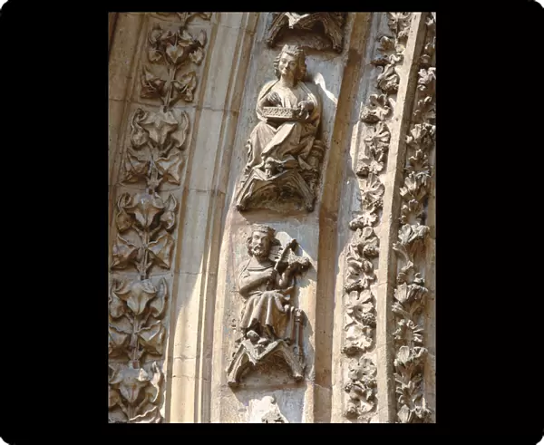 Archivolt of the central portal of the west facade, detail of a violinist