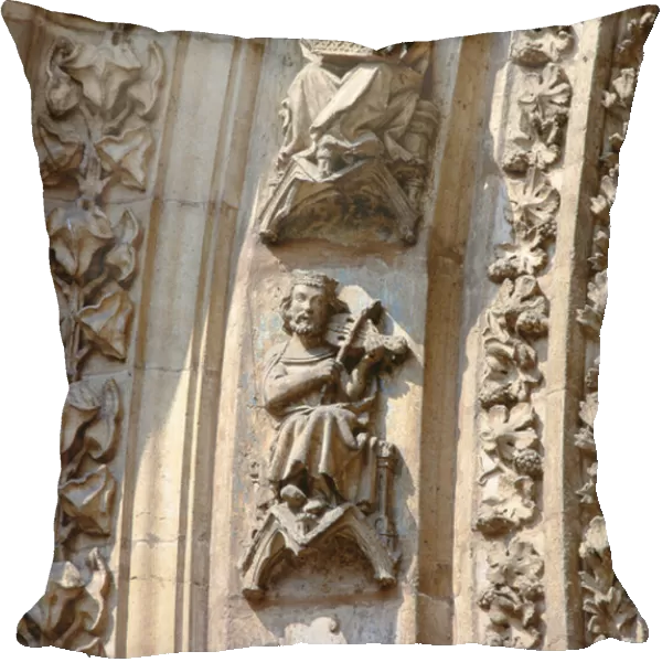 Archivolt of the central portal of the west facade, detail of a violinist