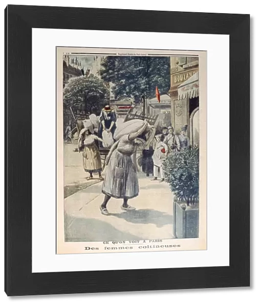 Women carrying sacks of flour during the 1st World War in Paris