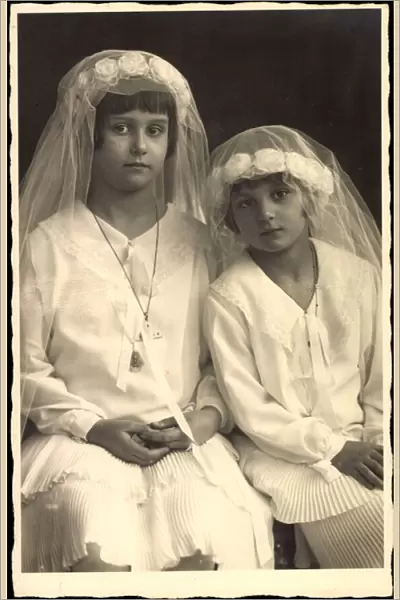 Photo Ak Klothilde and Dafalda of Thurn and Taxis (b  /  w photo)