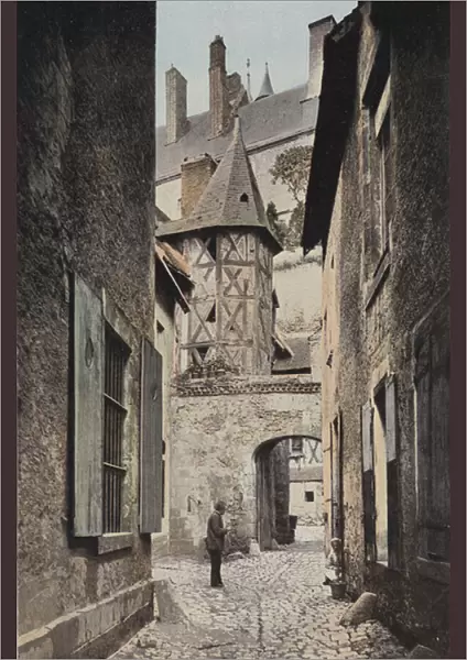 Gien, Rue conduisant au Chateau (colour photo)