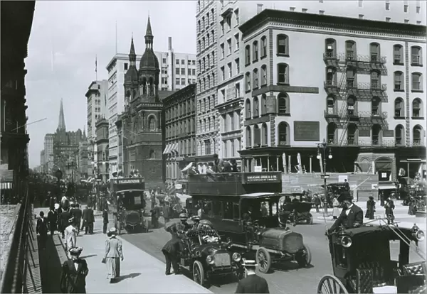 Fifth Avenue, 1909 (b  /  w photo)
