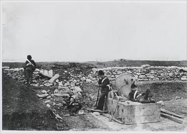 A quiet day in the Mortar Battery, Crimea, 1855 (b  /  w photo)