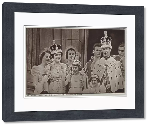 The royal family on the balcony at Buckingham Palace (b  /  w photo)