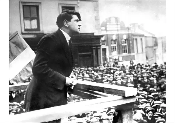Last photo of the Irish politician Michael Collins, during his speech to the Skibereen Committee, March 1922 (b  /  w photo)