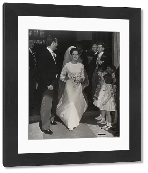 Lady Philippa Wallop wearing a Belleville Couture wedding dress, June 1963 (b  /  w photo)