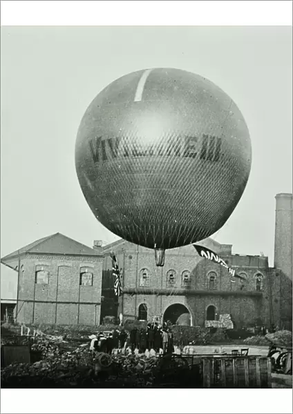 Vivienne III balloon in front of the Wandsworth Gas Company, 1898 (b  /  w photo)