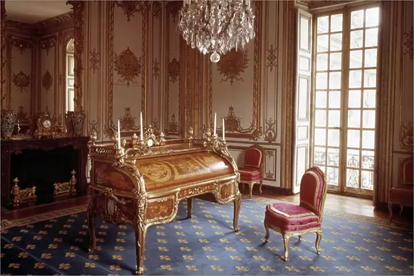 Louis XV style: office with cylinders of the interior cabinet of Louis XV realized by