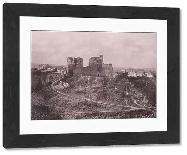 Cilgerran Castle (b  /  w photo)