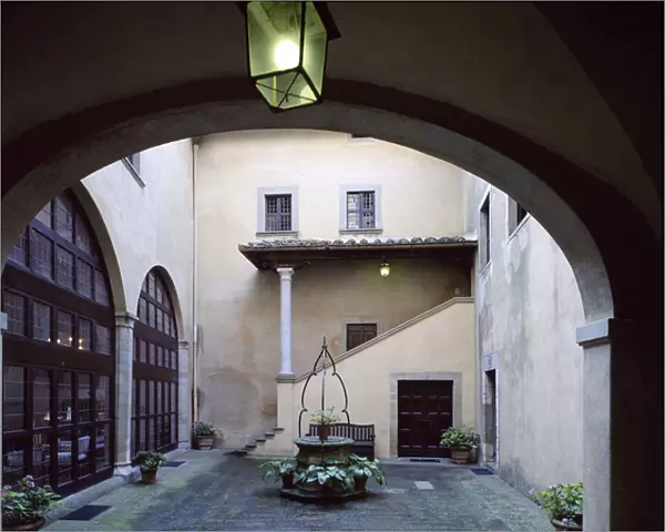 Courtyard at the Villa Trebbio (photo)