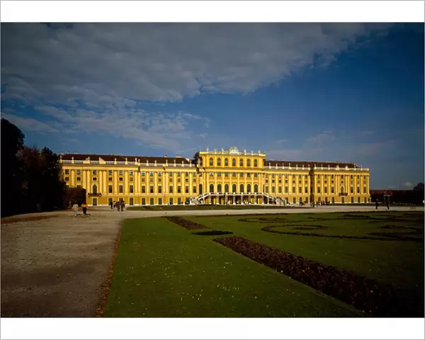 View of the Imperial Palace of Schonbrunn, end of the 17th century (photography)