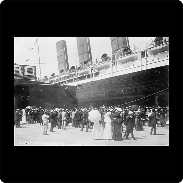 Lusitania arriving in New York City, 1907 (b  /  w photo)