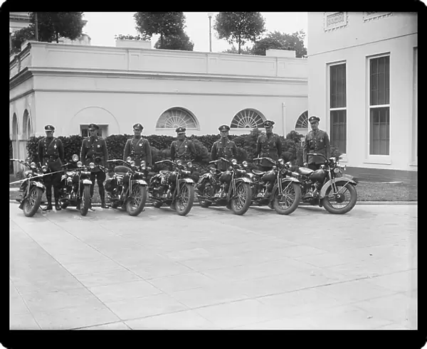 Policeman and Motorcycles at White House, Washington DC, USA, May 1930 (b / w photo)