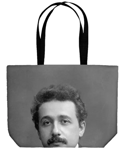 Albert Einstein, 1915 (b / w photo)