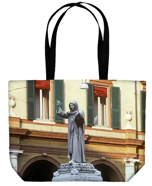 Statue of Girolamo Savonarola (1452-98) (photo)