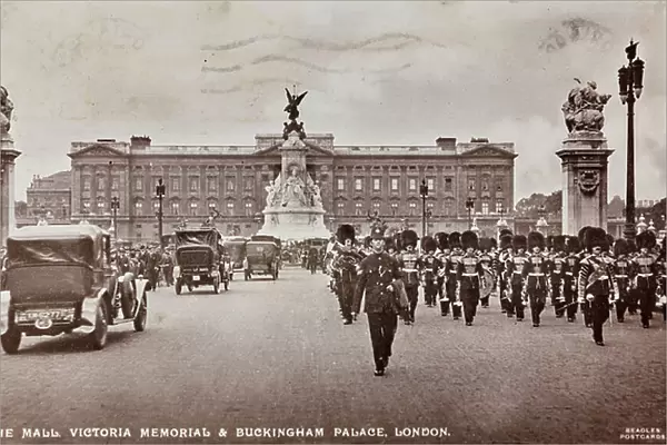 Buckingham Palace, London, 1934 (postcard)