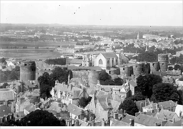 France, Pays de la Loire, Maine-et-Loire (49), Angers: a plane view of the old Angers and its Chateau, 1910
