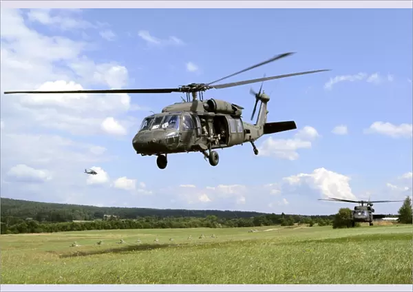 U. S. Soldiers conduct air movement training
