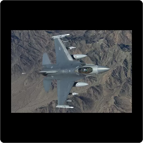An F-16 Fighting Falcon on a training mission over Arizona