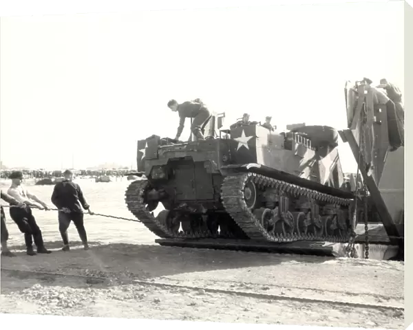 U. S. Army M7 howitzer motor carrier being unloaded in Algiers