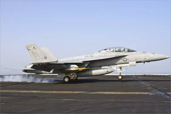 An F  /  A-18E Super Hornet lands aboard USS Harry S. Truman