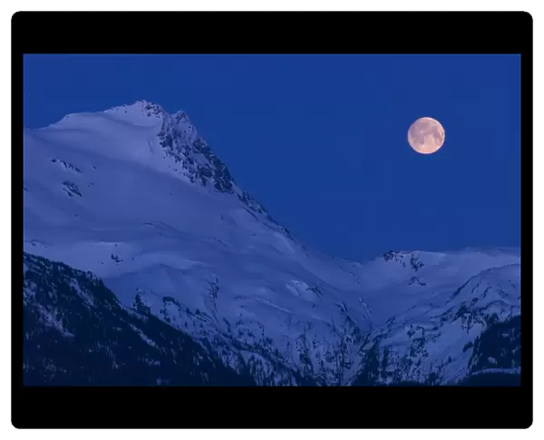 Moonset. April 23, 2005 - Moonset, Vetter Peak, New Aiyansh, British Columbia, Canada