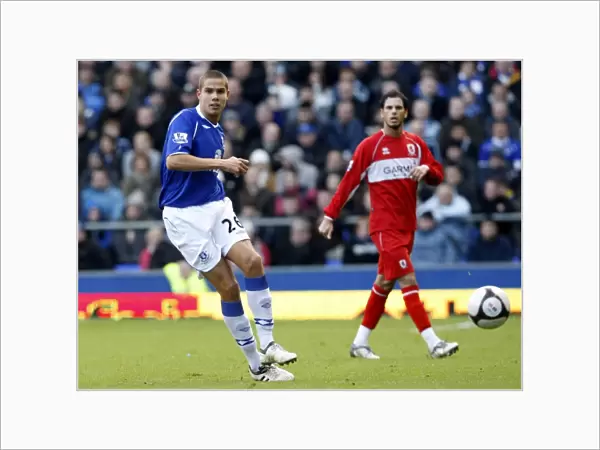 FA Cup Quarterfinal Showdown: Jack Rodwell's Battle at Goodison Park - Everton vs Middlesbrough (08 / 09)