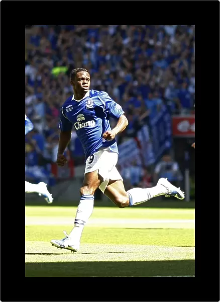 Everton's FA Cup Final Glory: Louis Saha's Striking Goal vs. Chelsea at Wembley (30 / 5 / 09)