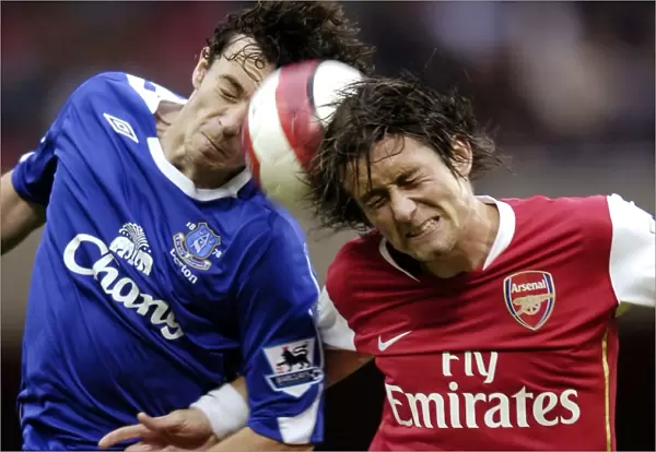 Arsenal v Everton 28  /  10  /  06 Arsenals Tomas Rosicky and Evertons Simon Davies in action