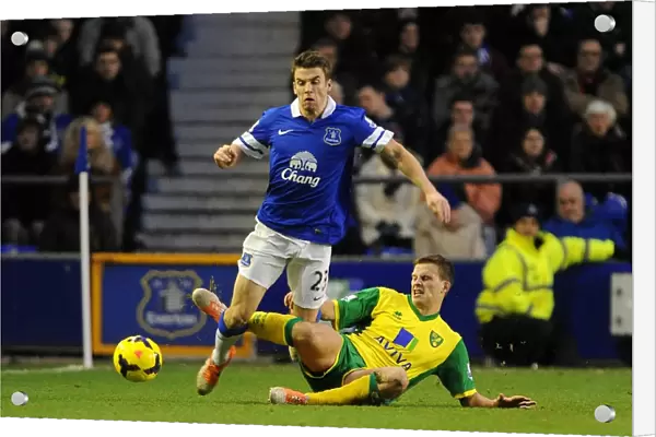 Battle for the Ball: Seamus Coleman vs. Ryan Bennett - Everton's Victory over Norwich City in the Barclays Premier League (11-01-2014)