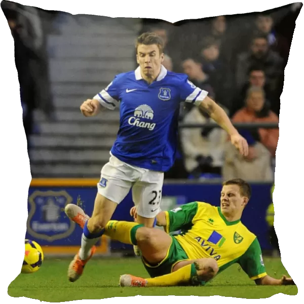 Battle for the Ball: Seamus Coleman vs. Ryan Bennett - Everton's Victory over Norwich City in the Barclays Premier League (11-01-2014)