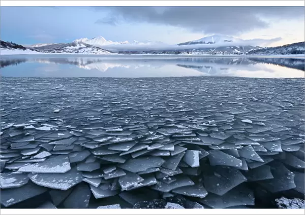 alba campotosto ghiaccio inverno lago lagodelturano