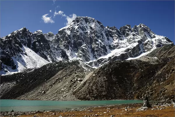 Tajun Pokhari Lake (4. 600 m) with mountains behind, Sagarmatha National Park (World