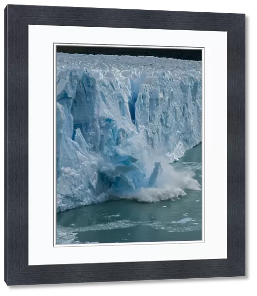 Ice calving from Perito Moreno Glacier, Los Glaciares National Park, Santa Cruz, Patagonia