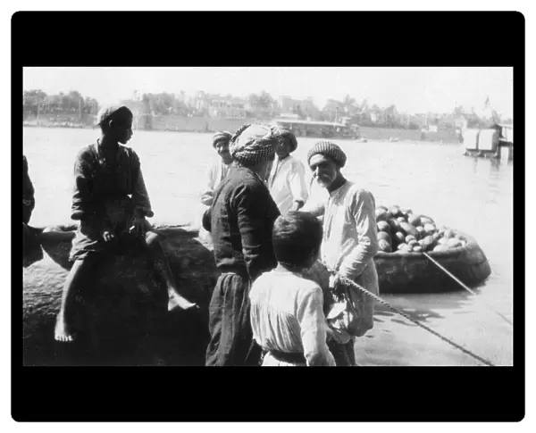 River craft laden with melons, Tigris River, Baghdad, Iraq, 1917-1919