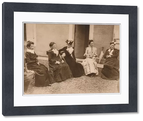 A group of women talking, 1937
