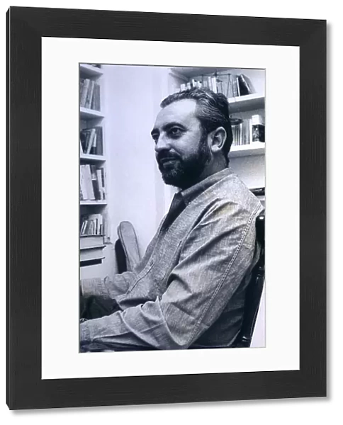 Angel Gonzalez Muniz (1925-2008), in his study Asturian poet