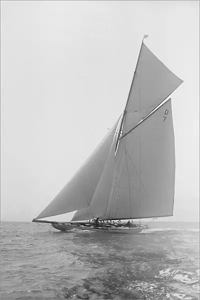 Istria sailing close-hauled, 1912. Creator: Kirk & Sons of Cowes