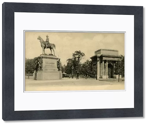 Wellington Monument, London, c1910. Creator: Unknown