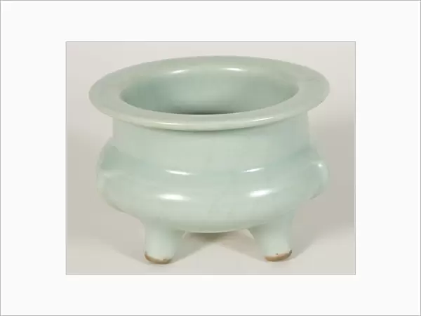 Cylindrical Tripod Censer (Incense Burner) with Cloud