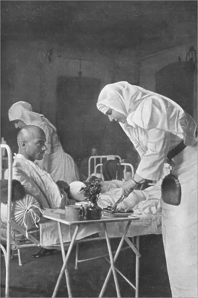 La Reine Marie de Roumanie au chevet des blesses, 1916. Creator: Unknown