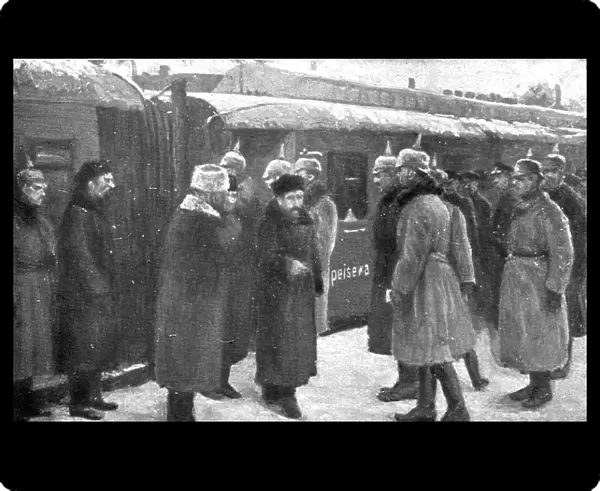 Dissolution of the Eastern Front; At Brest-Litovsk station: welcome of the Maximalist... 1917. Creator: Unknown