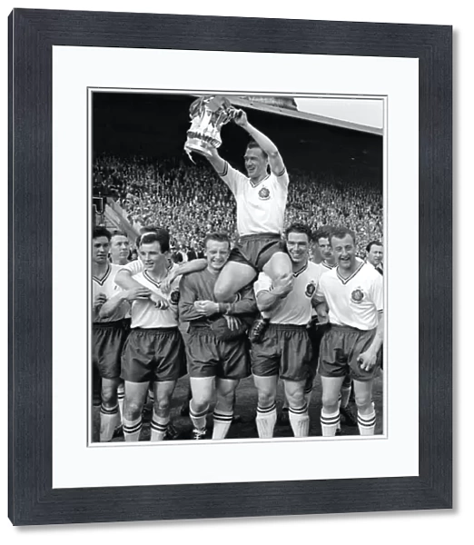 Nat Lofthouse and the Bolton Wanderers team with the FA Cup 1958