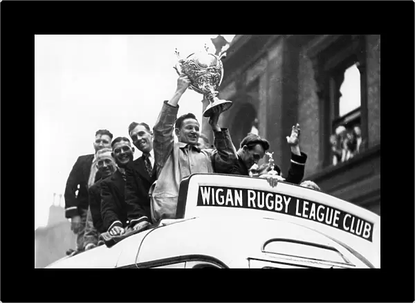 Wigan players with the Challenge Cup 1948
