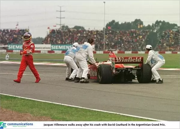 SE 5. Jacques Villeneuve walks away after his crash with David Couthard